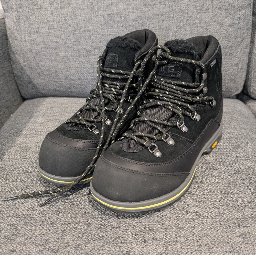 UGG Brecken Lace
